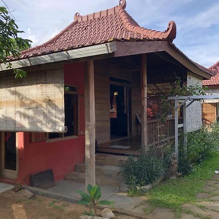 Appartamento Harry'S Ocean House Pacitan Esterno foto