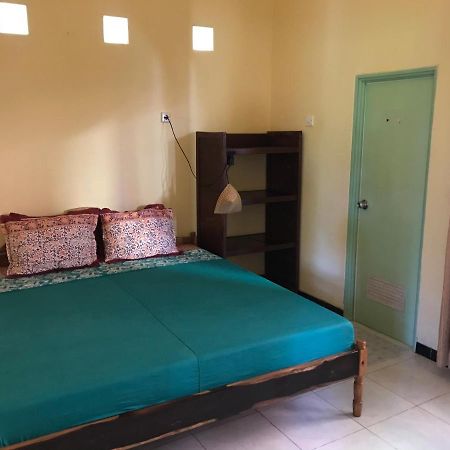 Appartamento Harry'S Ocean House Pacitan Esterno foto