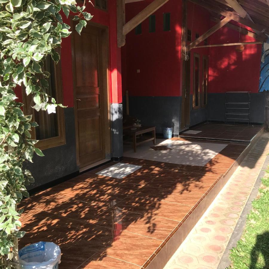 Appartamento Harry'S Ocean House Pacitan Esterno foto