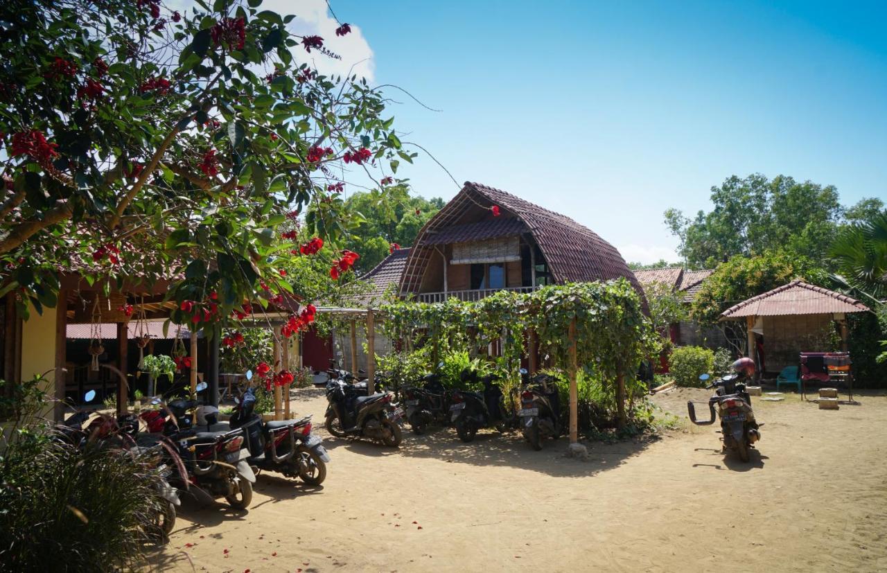 Appartamento Harry'S Ocean House Pacitan Esterno foto