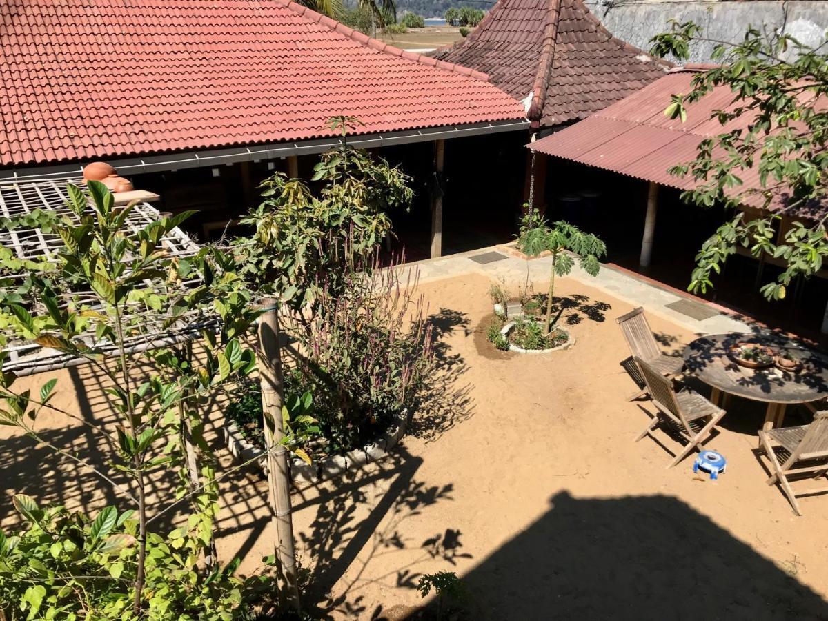 Appartamento Harry'S Ocean House Pacitan Esterno foto