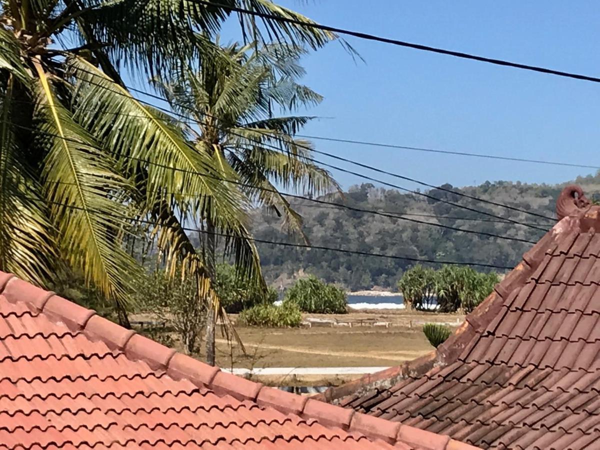 Appartamento Harry'S Ocean House Pacitan Esterno foto