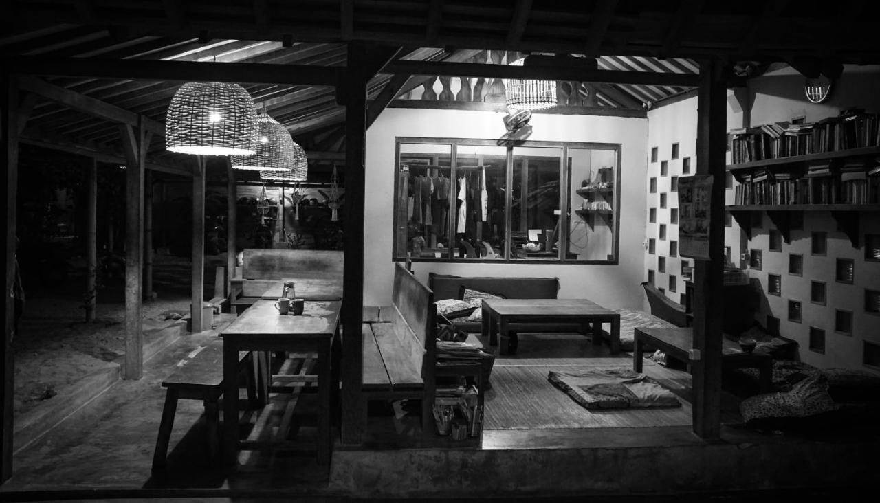 Appartamento Harry'S Ocean House Pacitan Esterno foto