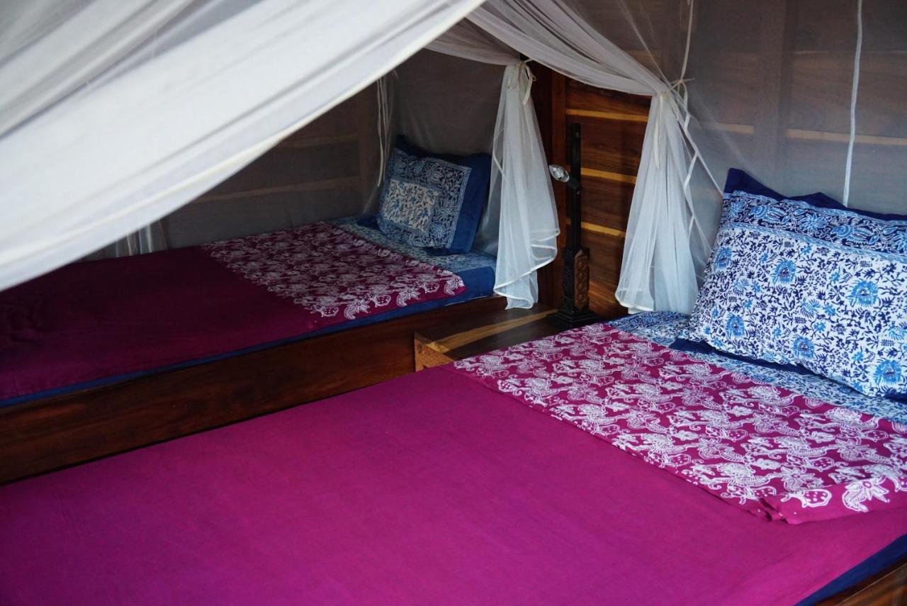 Appartamento Harry'S Ocean House Pacitan Esterno foto