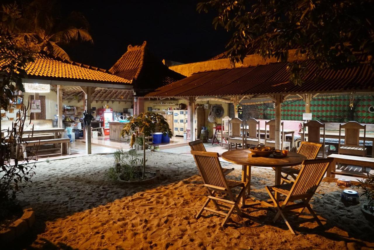 Appartamento Harry'S Ocean House Pacitan Esterno foto