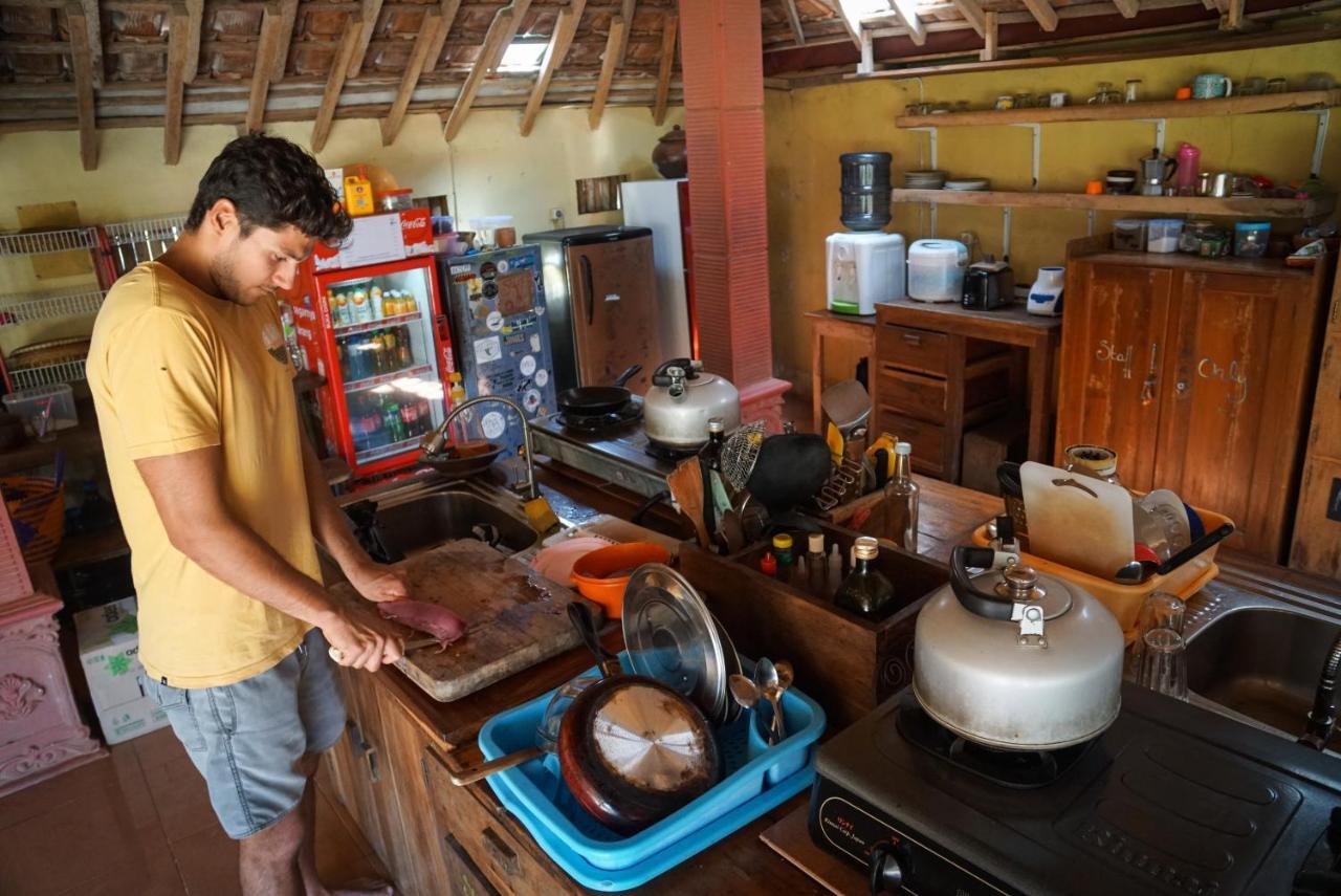 Appartamento Harry'S Ocean House Pacitan Esterno foto