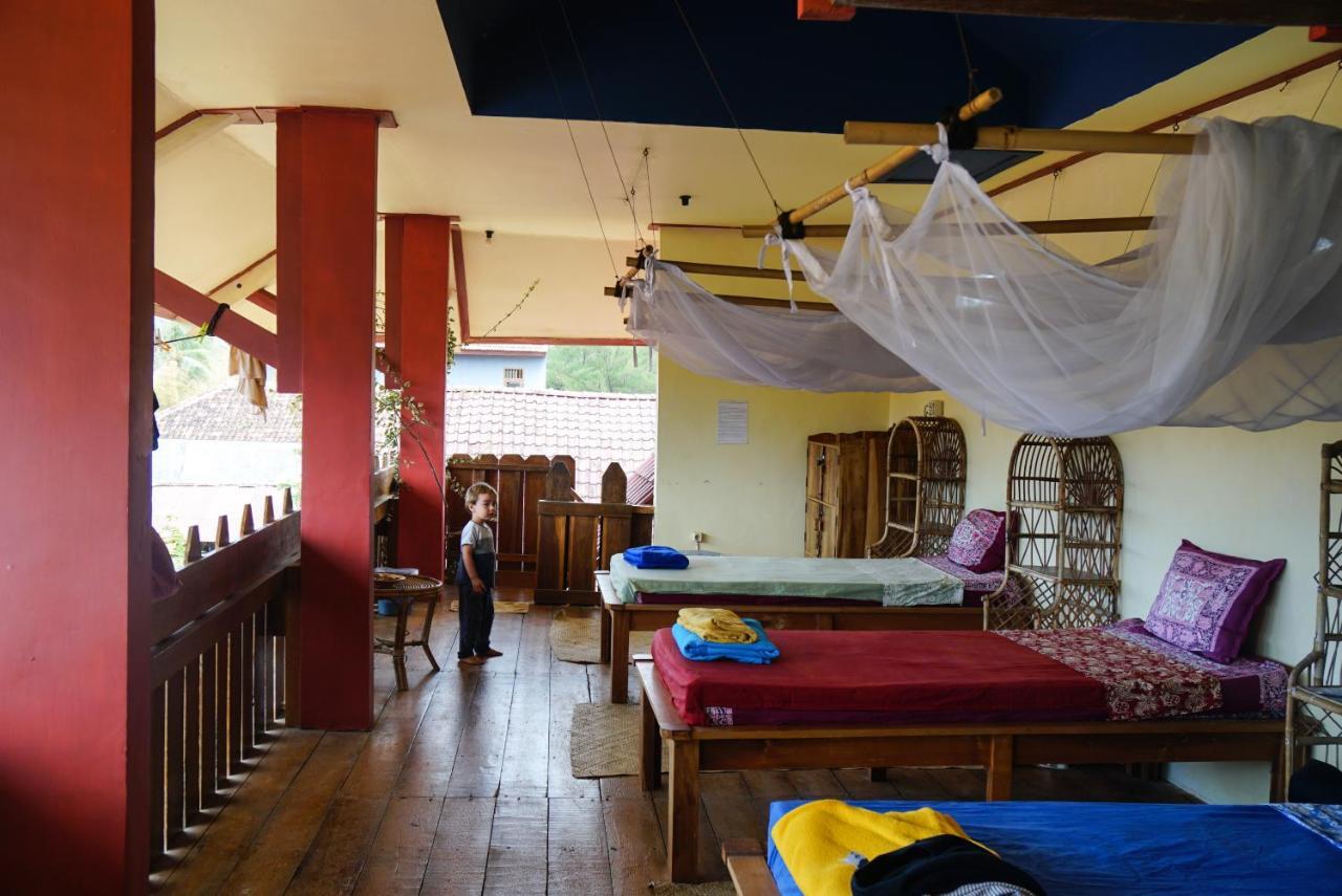 Appartamento Harry'S Ocean House Pacitan Esterno foto
