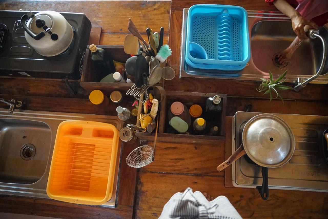 Appartamento Harry'S Ocean House Pacitan Esterno foto