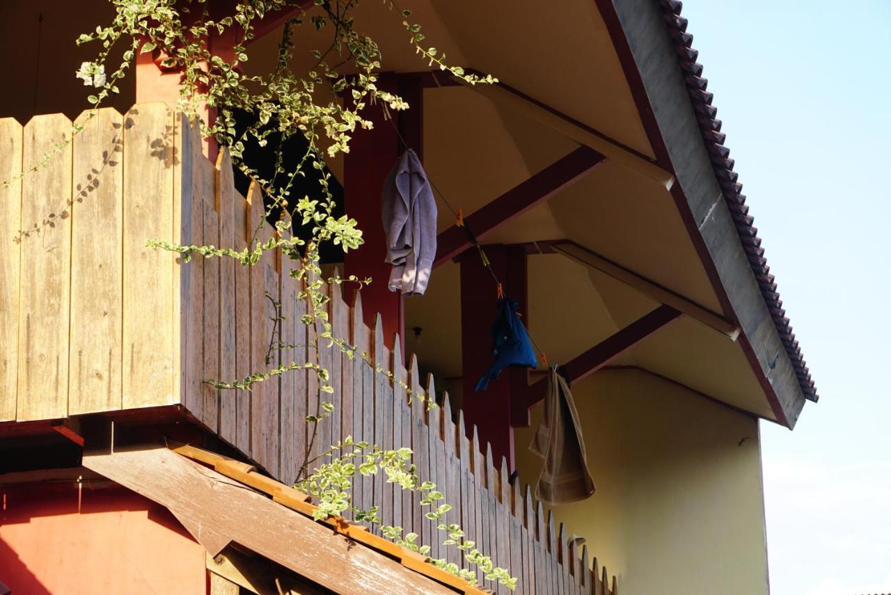 Appartamento Harry'S Ocean House Pacitan Esterno foto