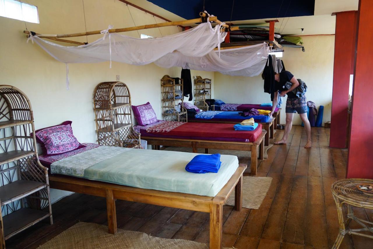Appartamento Harry'S Ocean House Pacitan Esterno foto