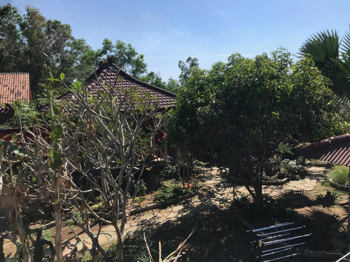 Appartamento Harry'S Ocean House Pacitan Esterno foto