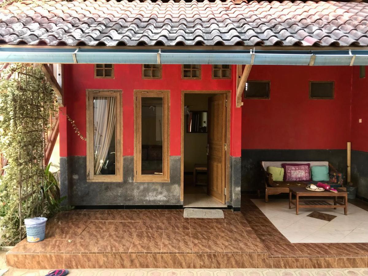 Appartamento Harry'S Ocean House Pacitan Esterno foto